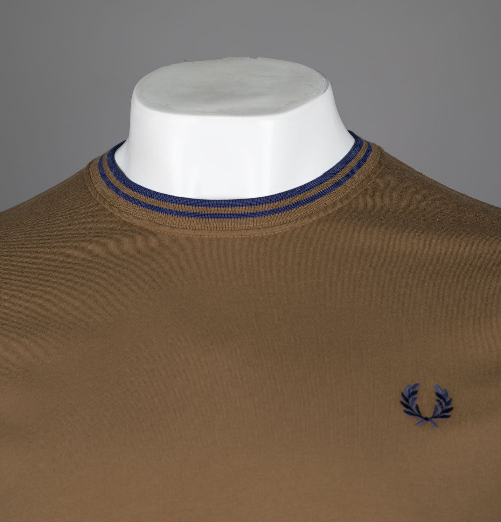 FRED PERRY☆ Twin Tipped T-Shirt OATMEAL/GOLD/SHADED STONE Twin Tipped T-Shirt - Oatmeal / Champion's Gold / Shaded