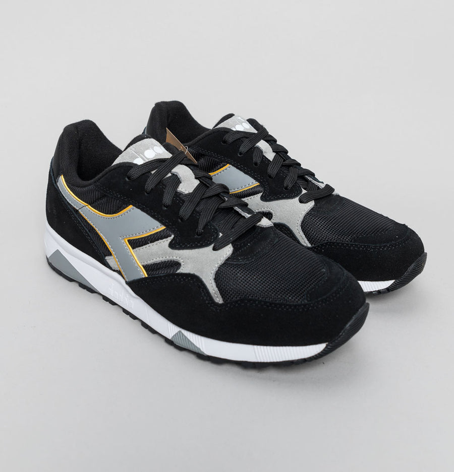 Diadora N902 Trainers Black/Black